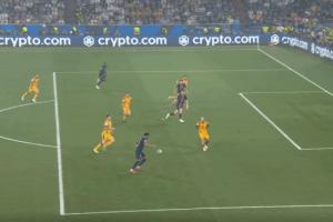 乐鱼体育官方平台-被杜埃打折射！迪马尔科防守动作遭狂批：封堵射门时决不能背过去