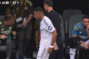 乐鱼体育官方平台-为你而来！姆巴佩准备登场时，小球迷们彻底疯狂