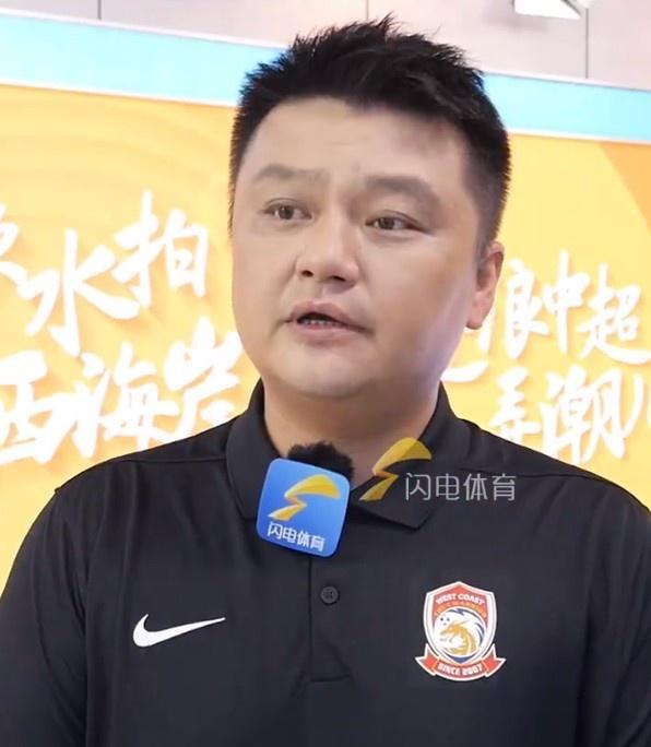 乐鱼体育官方平台-青岛西海岸俱乐部董事长谈韩鹏：顶住压力，目前成绩给他打90分