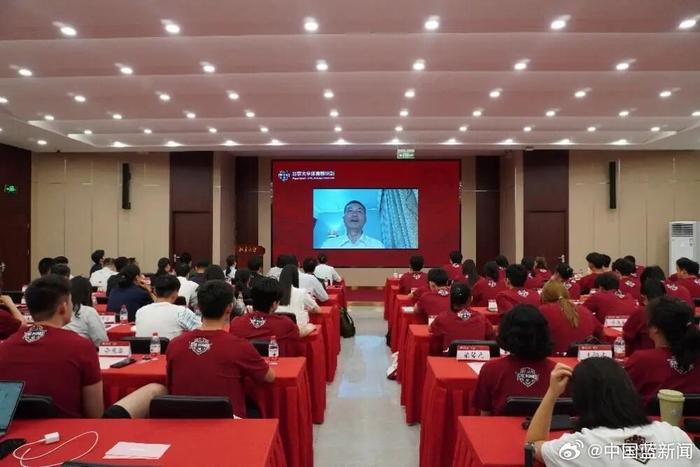 乐鱼体育官方平台-乒乓球奥运冠军王楚钦入读北大，体育教研部主任视频致辞